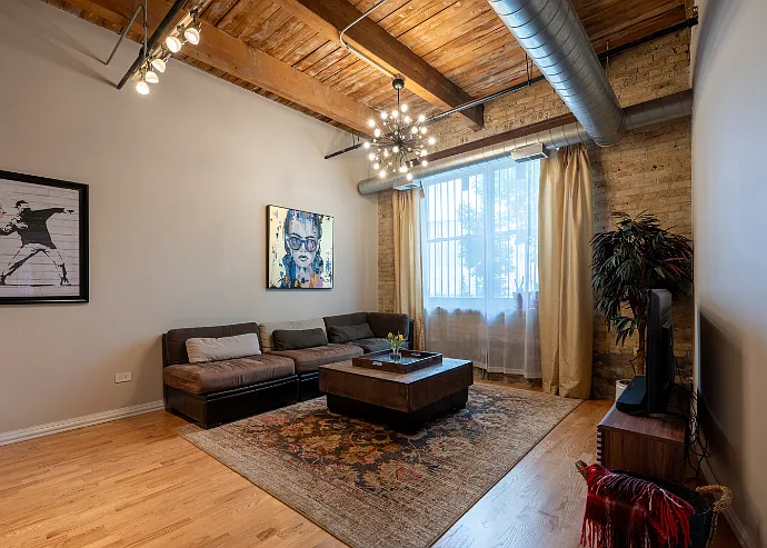 1740 N Maplewood Ave #105