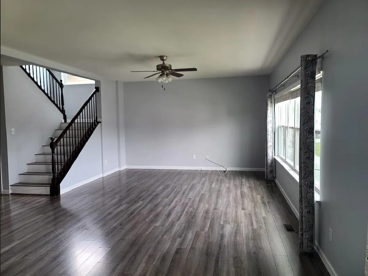 Building Photo - 320 Pecan Bluffs Dr