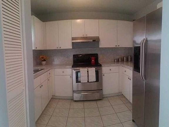 4th image of 330 NW 5th Ave