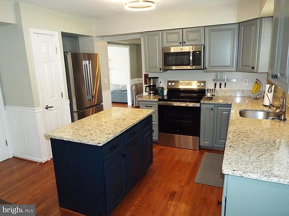 3rd image of 1275 Swan Dr