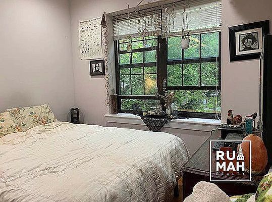 4th image of 584 Bainbridge St #3