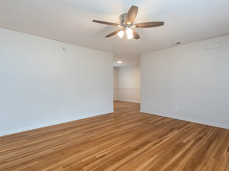 4958 Welchshire Ave — Photo 6