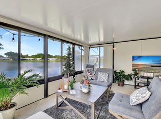 31 Mayfair Ln, Boynton Beach, FL 33426
