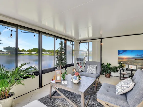 31 Mayfair Lane, Boynton Beach, FL 33426