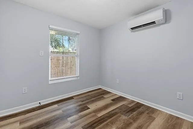 2410 E Columbus Dr — Photo 20