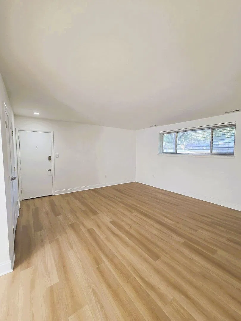 Brooke Court Apartments — Photo 3