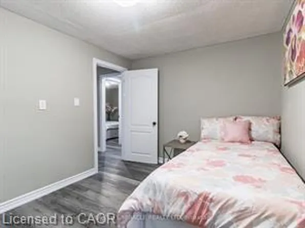 15 Spiers Cres, Cambridge, ON N1R 1B3