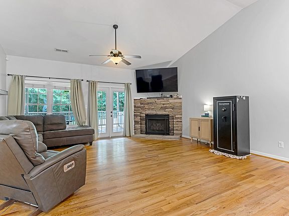 5th image of 106 Sundowner Blvd