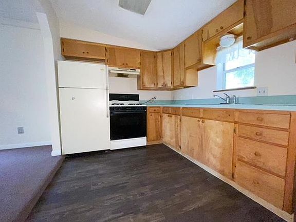 5th image of 102 S Baze St