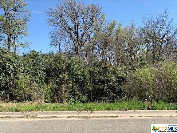 2nd image of 405 W Avenue H