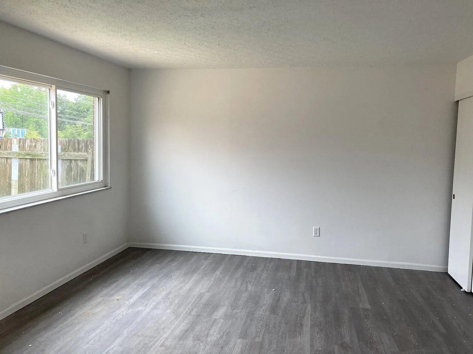 3 bed, 936 sqft, $1,600 — Photo 3