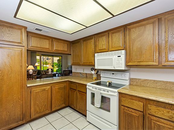 4th image of 779 N Barcelona Cir