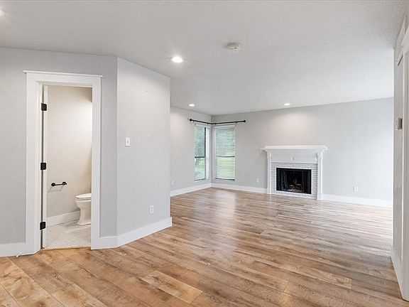 3rd image of 7 Dewberry Ct