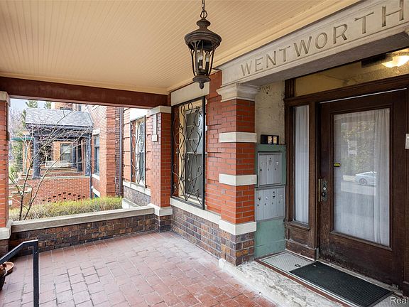 2nd image of 469 W Willis St APT 3