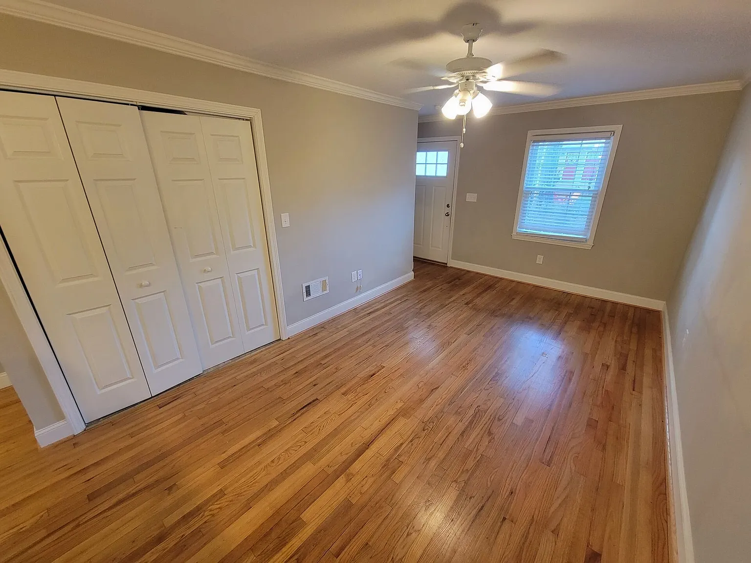 August Rent Special! 2 Bed/1 Bath Townhome Near Downtown Greenville — Photo 4