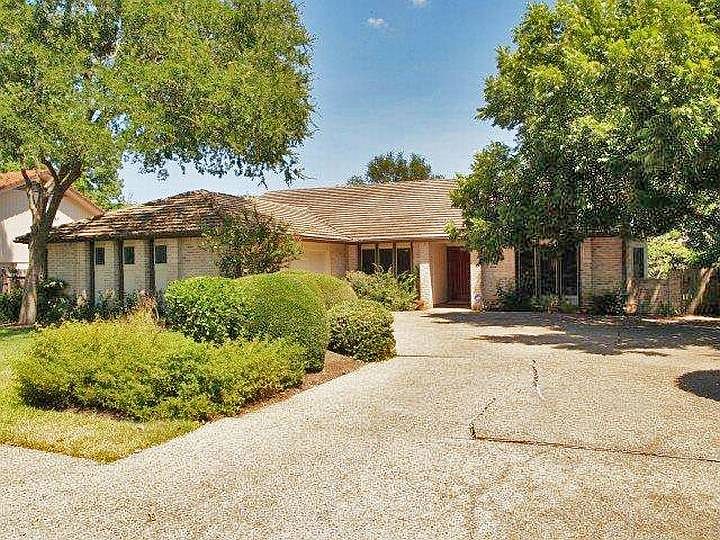 1st image of 10411 Pinehurst Dr