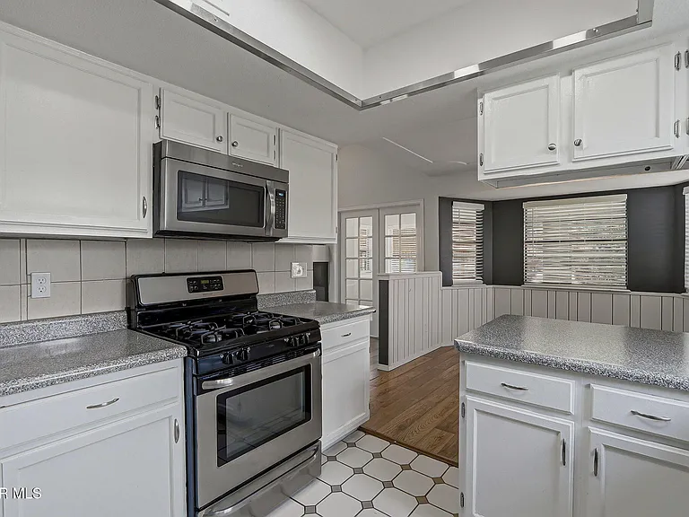 604 La Chapa Ave — Photo 12