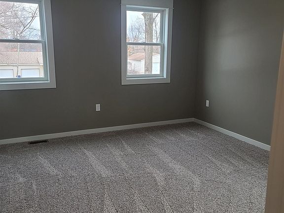 2nd image of 407 Kalkaska St NW