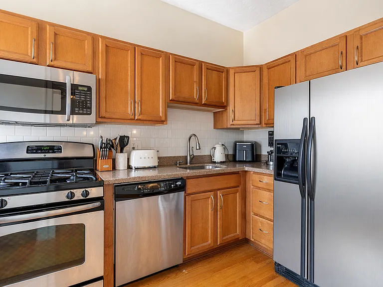 70 Rutland St #3 — Photo 24