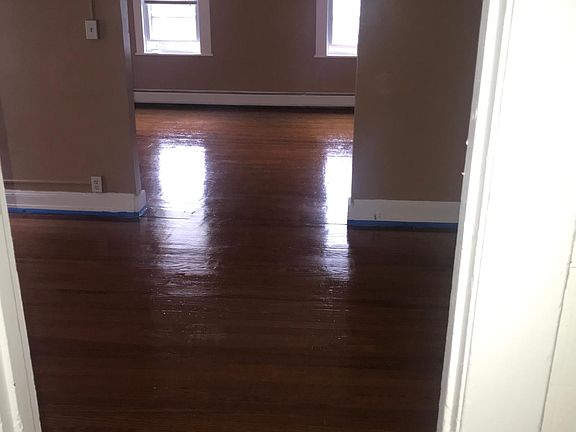 3rd image of 850 Howard Ave #3