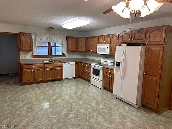 2nd image of 647 Meadow Ln