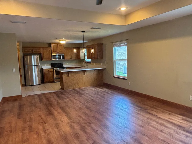 4701 Deerfield Dr — Photo 4