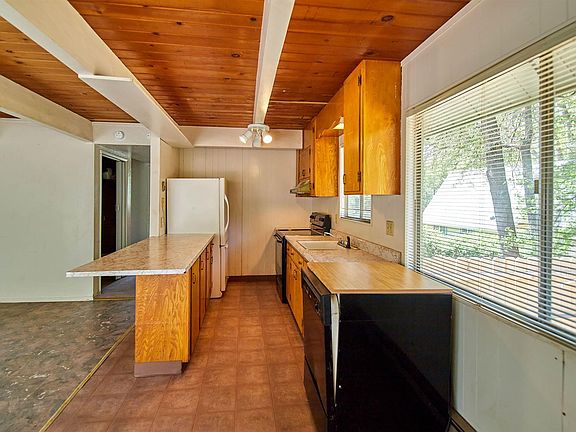 3rd image of 22036 Crystal Falls Dr