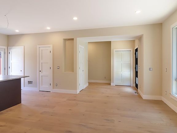 5th image of 217 E 12th St