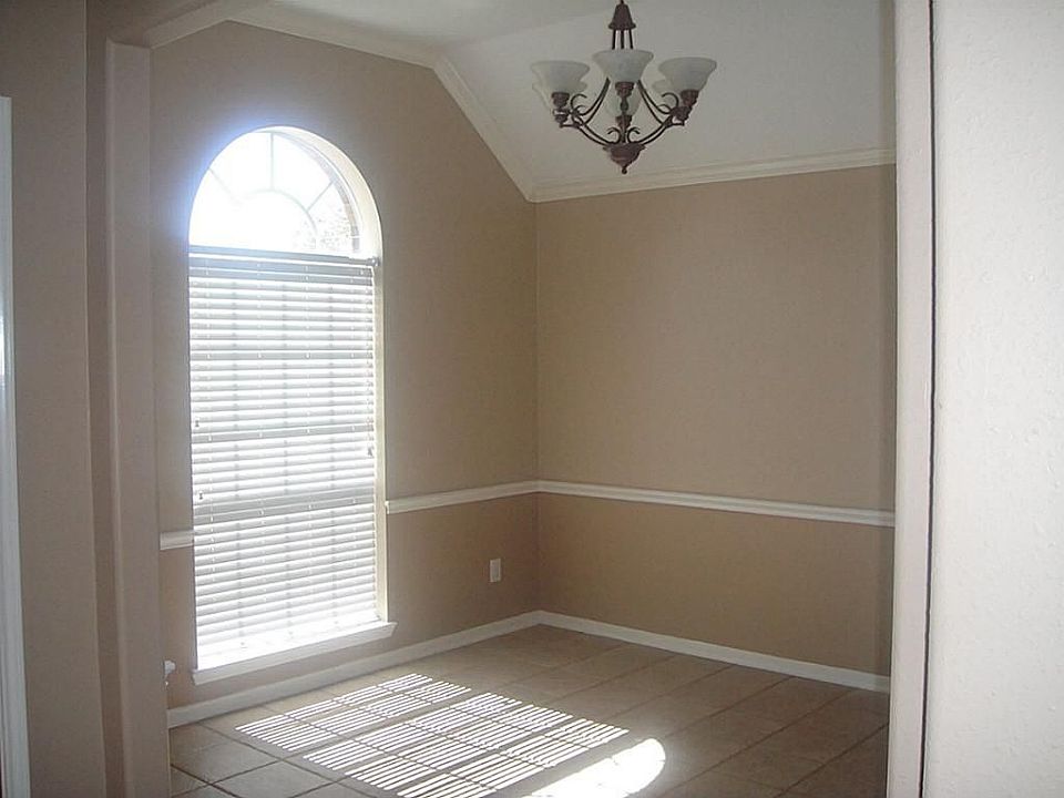 2nd image of 17518 Kenton Crossing Ln