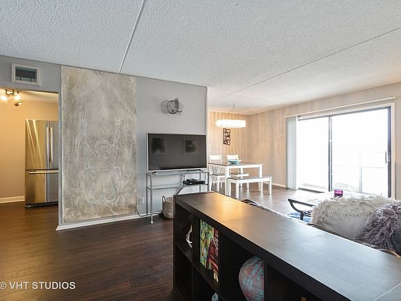 4th image of 21 Kristin Dr Unit 612