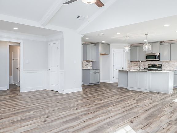 4th image of 213 Hundley Dr