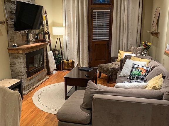 3rd image of 905 N Campbell Ave