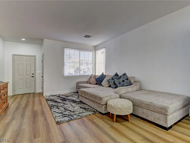 1176 Colgate Ln — Photo 3