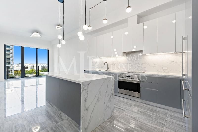 1st image of 3005 NE 2nd Ave #735