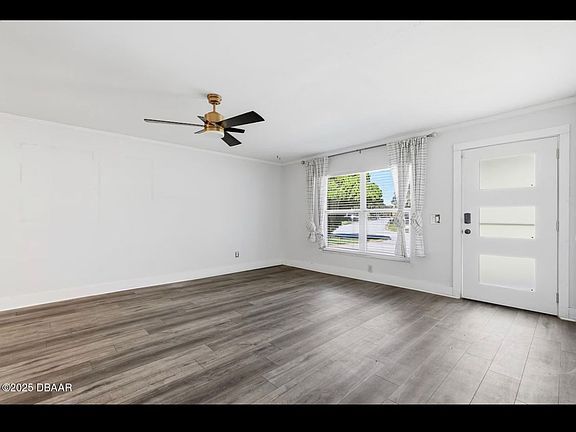 5th image of 932 Lora St