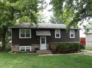 202 Manor Ln, Buckner, MO 64016
