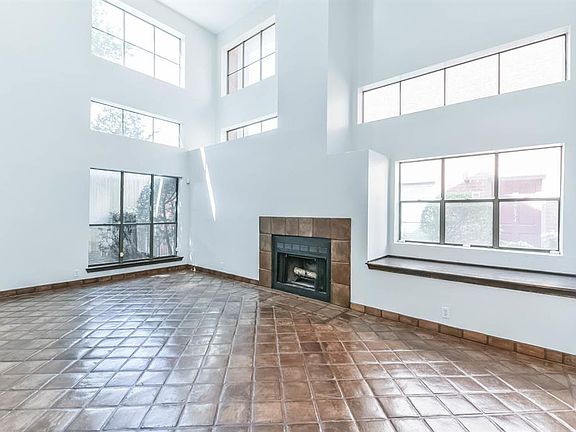 4th image of 2652 Bering Dr