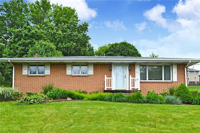 15 Noble Ave photo 1
