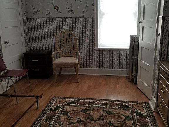 3rd image of 4745 Rosehill St Floor 2