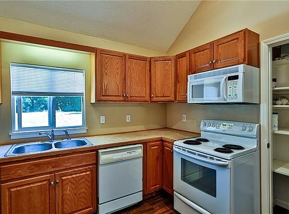 4th image of 8307 Sterling Ave