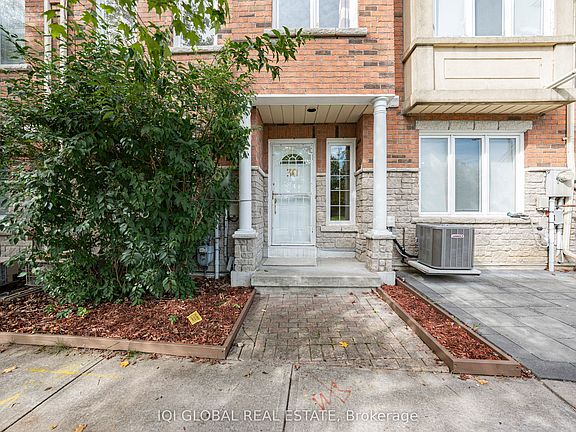 3rd image of 30 Pond Dr
