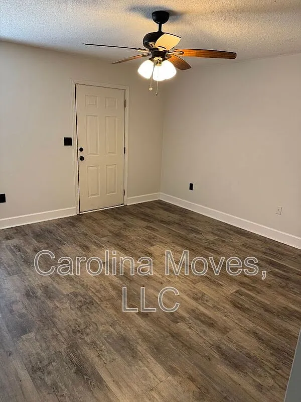 3 bed, 2.5 bath, 1350 sqft, $1,495 — Photo 2