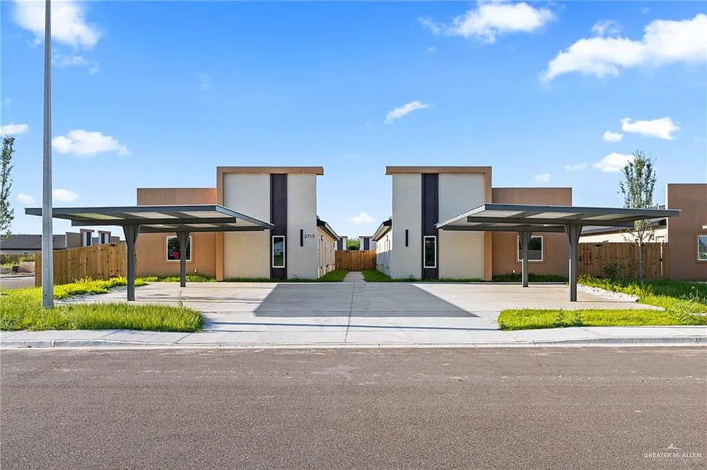 3 bed, 2.0 bath, 2072 sqft, $1,300 — Photo 1