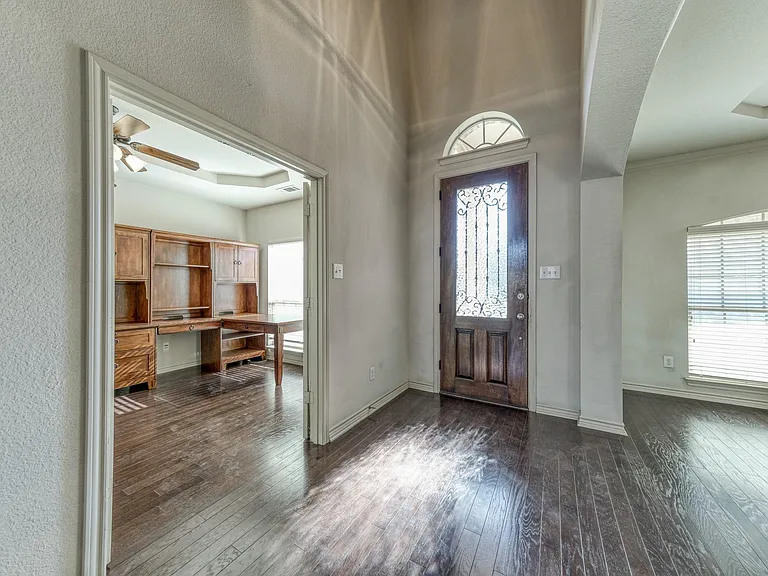 5716 Sleepy Creek Ln — Photo 4