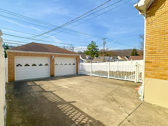5th image of 2711 Grandview Ave