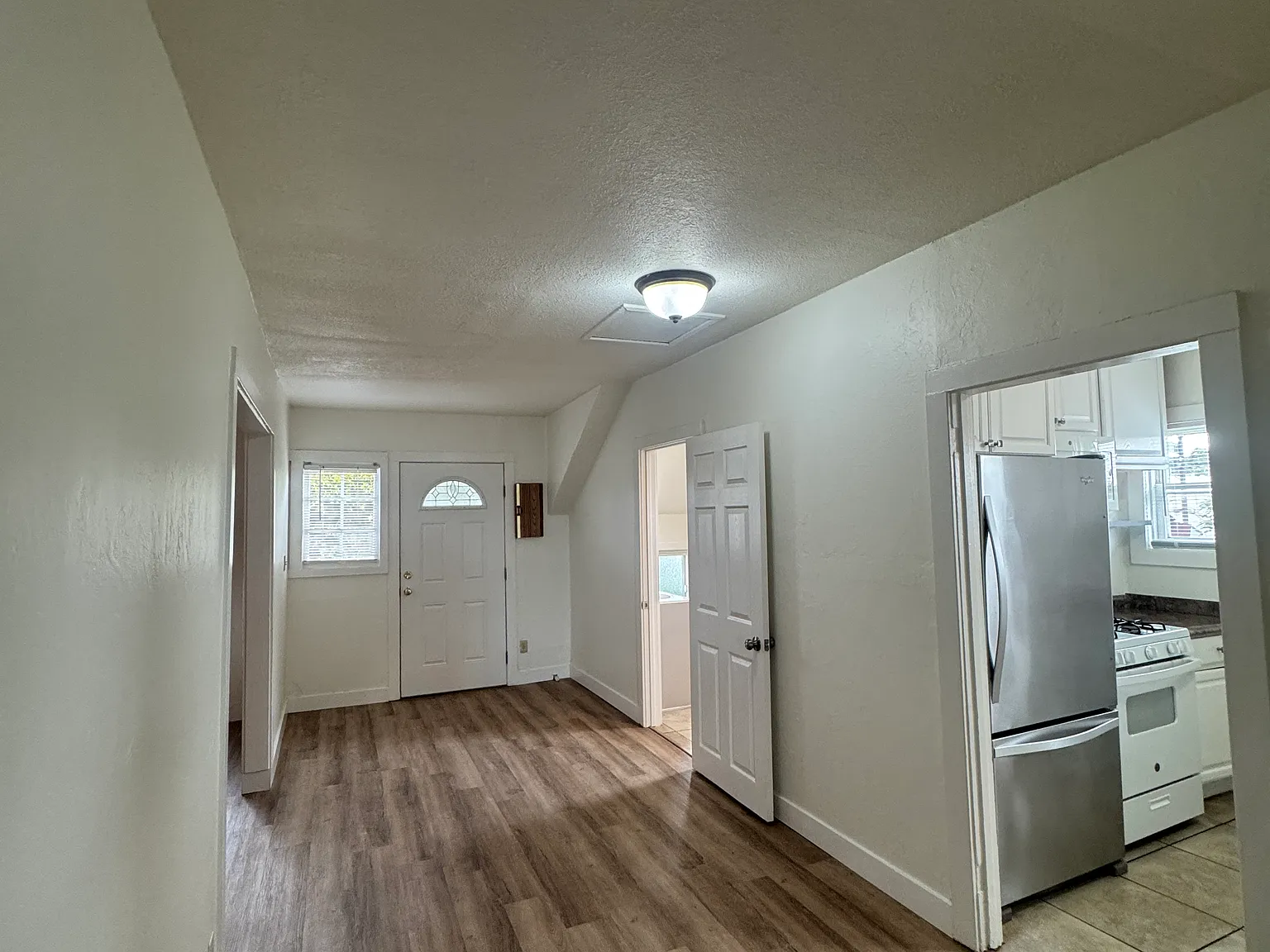 3 bed, 1500 sqft, $2,500 — Photo 4