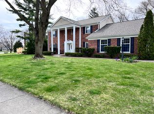 2S050 Apache Dr, Wheaton, IL 60189