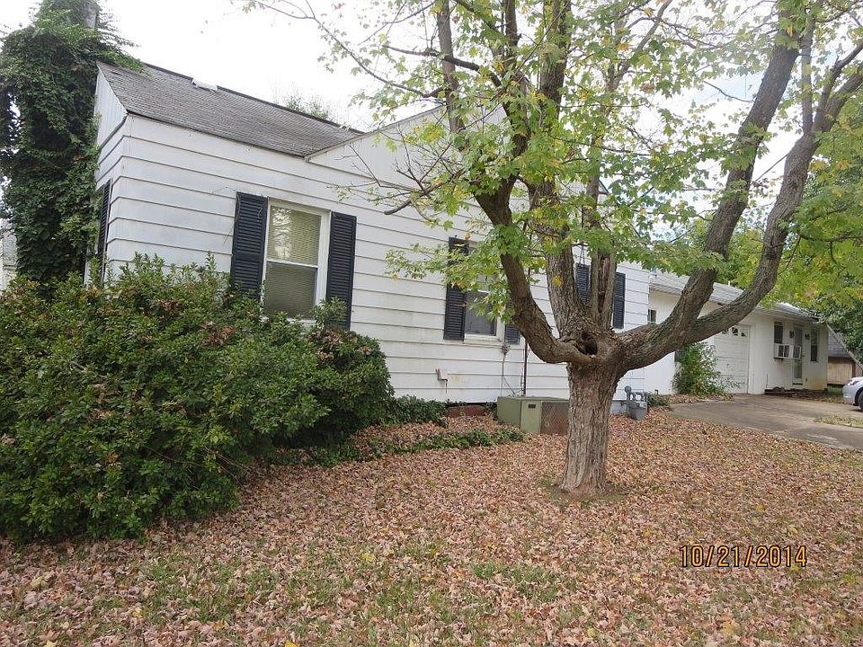 2nd image of 300 Oak Ave