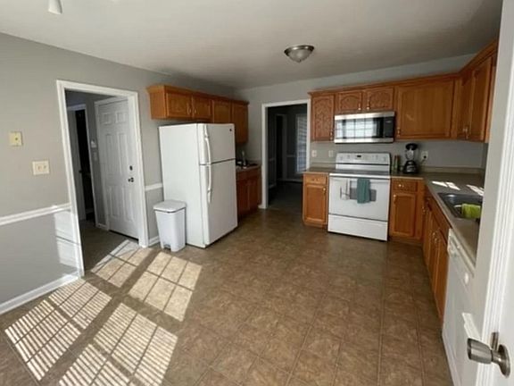 4th image of 923 Sugarcane Way