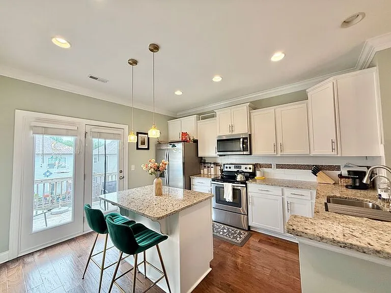 455 Village Commons Ln — Photo 10